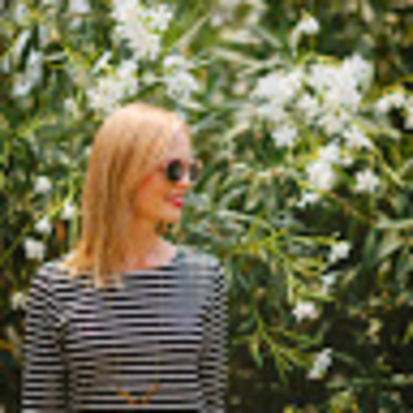 Meet your Posher, Brooke - Picture 1 of 1